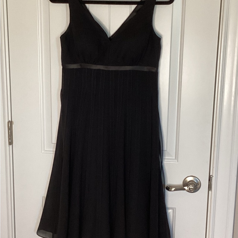 Black Silk Cartise V-Neck A-Line Midi Dress sz 4 sleeveless little black dress